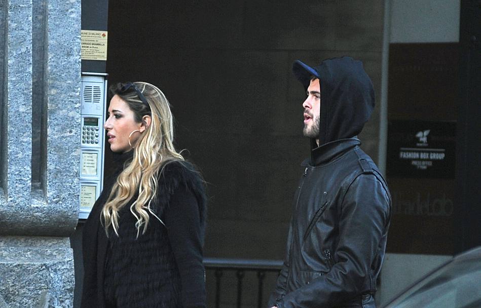 Il calciatore Miralem Pjanic, sorpreso a far shopping a Milano con la fidanzata Giorgia Rossi, giornalista sportiva televisiva.  (Olycom)